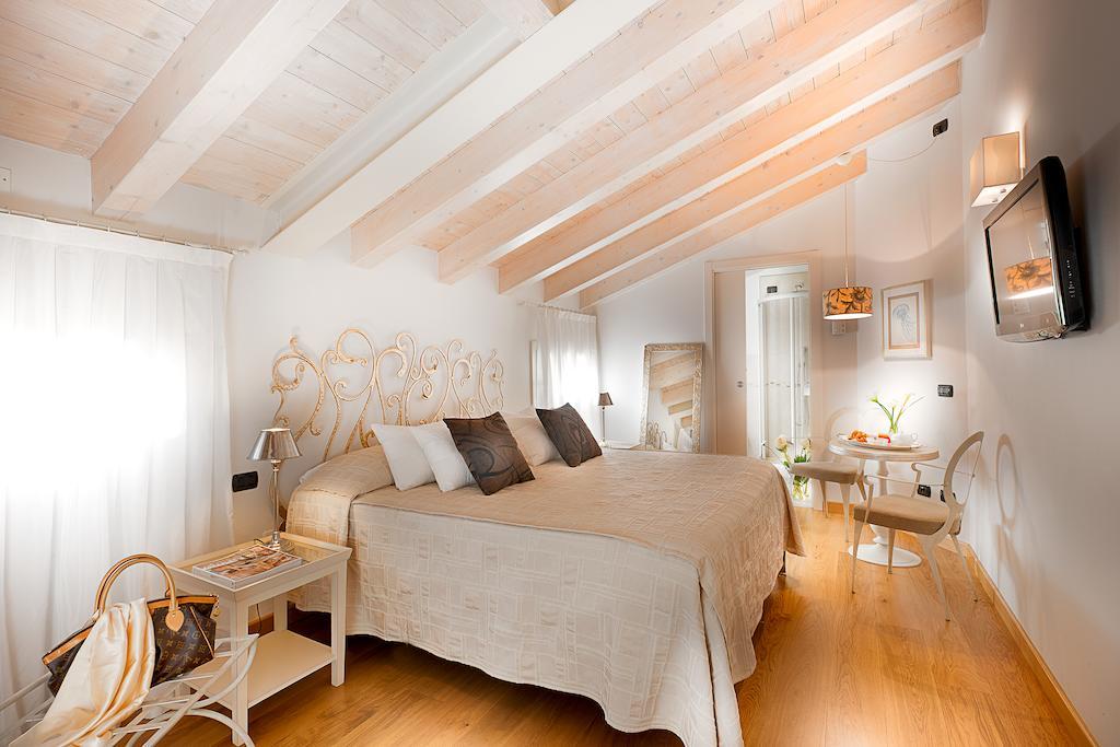 Standard Double or Twin Room,235977841:JPEG